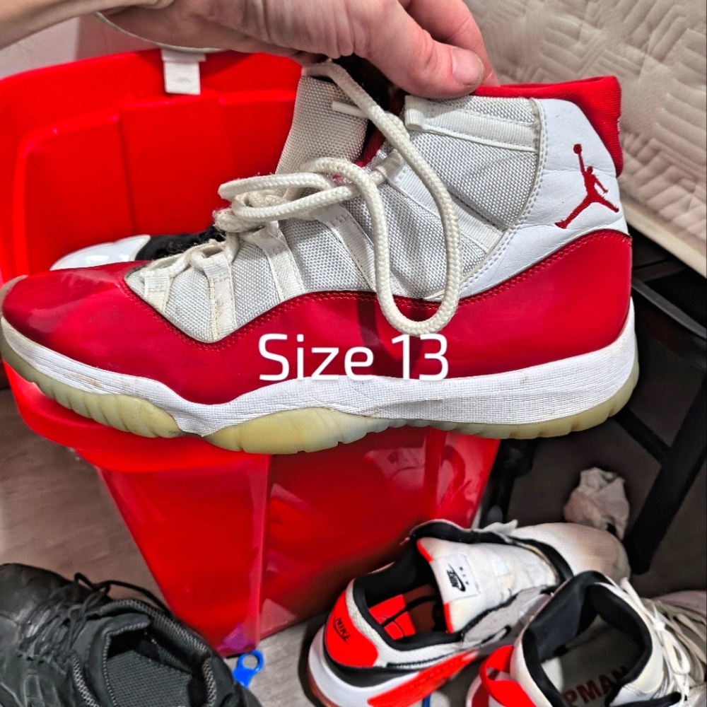 Jordan 11 cherry